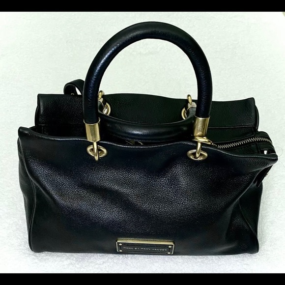 Marc Jacobs Handbags - Marc Jacobs Too hot to handle tote